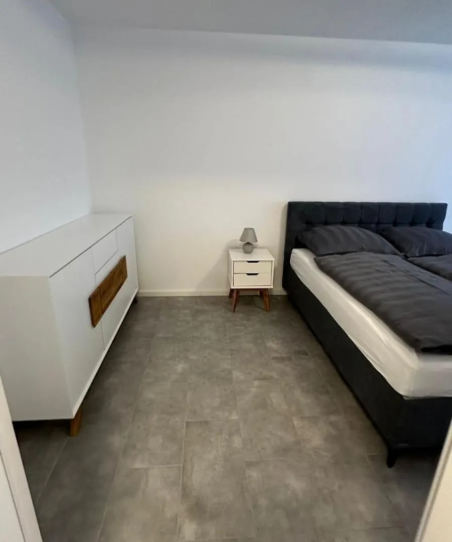 Moebliertes Apartment In Berlin Schoenefeld